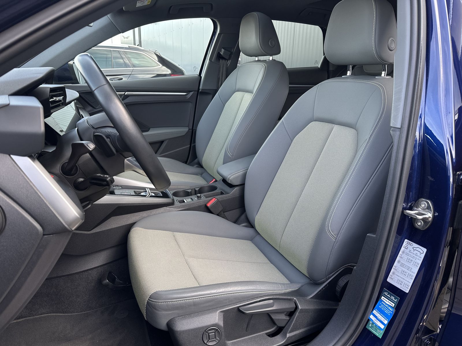 Fahrzeugabbildung Audi A3 SpB 40 TFSI e NAV+LED+PANO+CARPLAY+V-COCKPIT
