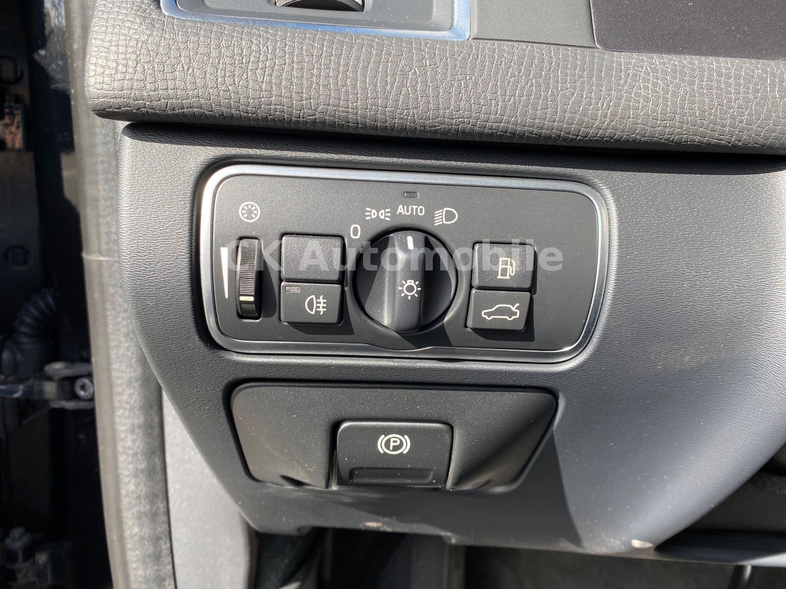 Fahrzeugabbildung Volvo XC60 D3 Summum 2WD/Navi/Leder/Bi-Xenon/PDC/AHK