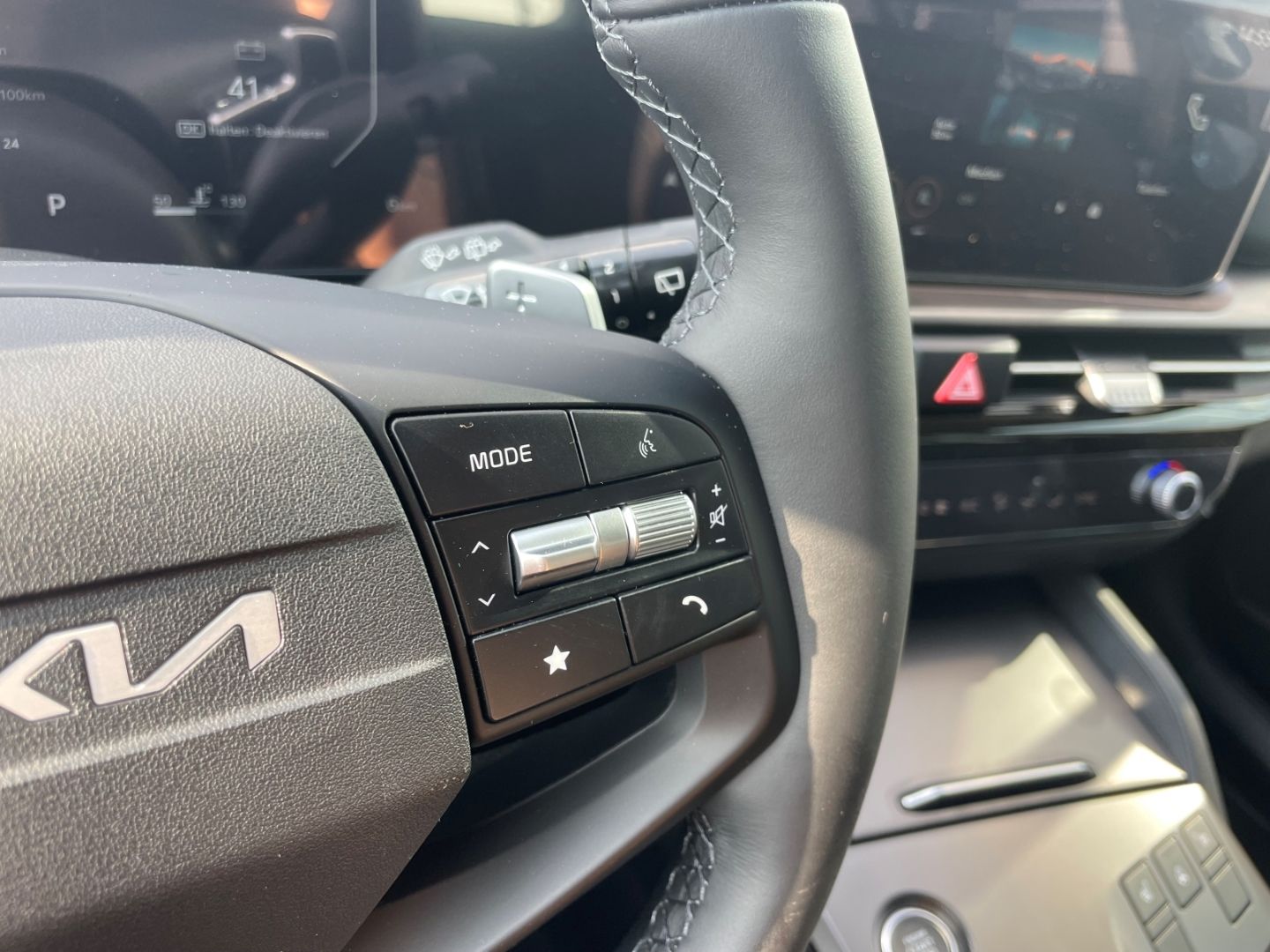 Fahrzeugabbildung Kia Sportage Spirit TotWinkAss 360°Kamera HeadUpDisp