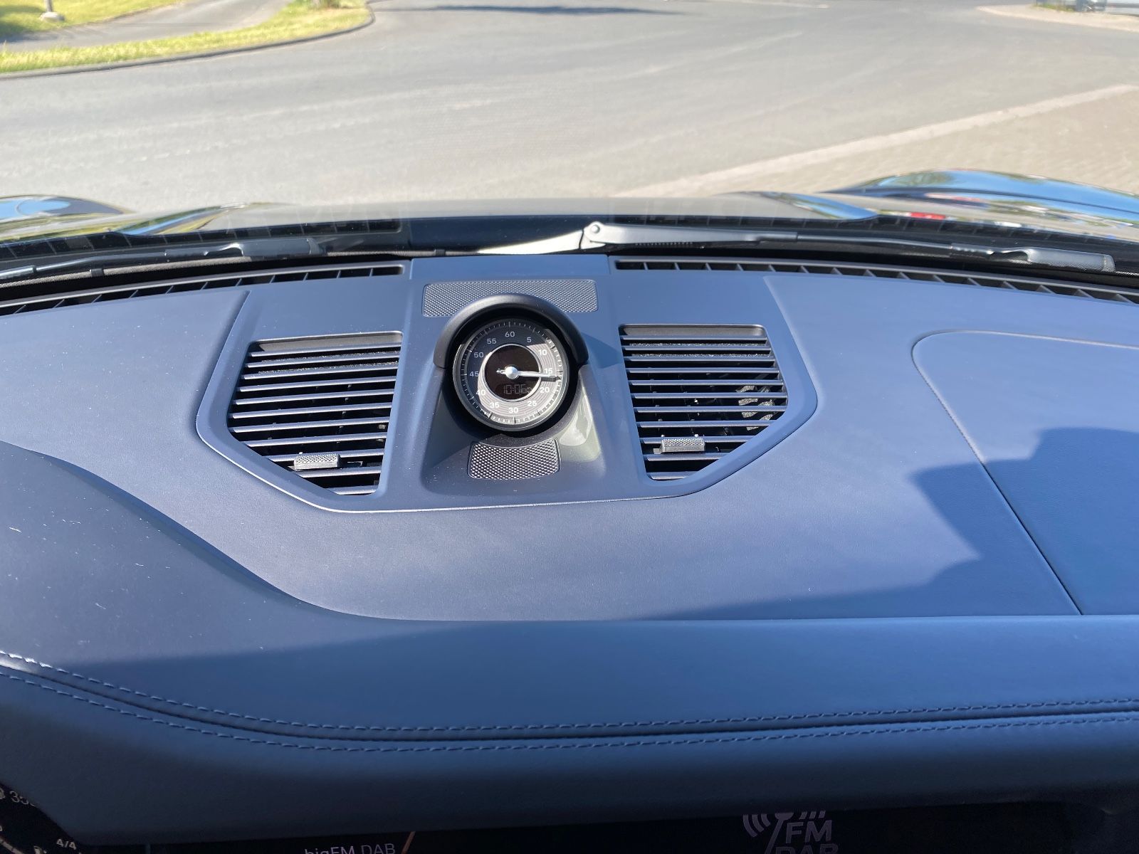 Fahrzeugabbildung Porsche 992 Turbo/Lift/Carbon Dach/Aero-Kit/360°Kamera
