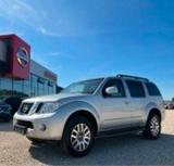 Nissan Pathfinder 2.5 dCi DPF LE 4WD Aut. *BOSE Sound* - Nissan Pathfinder mit Diesel-Antrieb