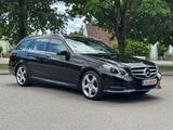 Mercedes-Benz E 250 BlueTec 4Matic PDC Xenon Schiebedach Navi - mit Diesel-Antrieb: Schwarz, mit Klimaanlage