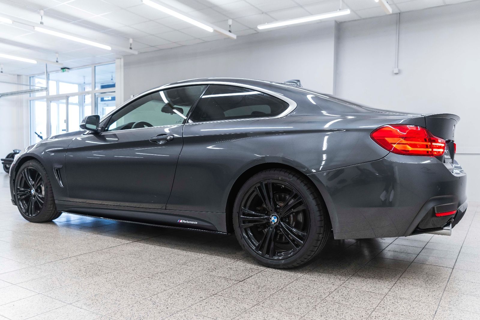 Fahrzeugabbildung BMW 440i Coupé M-PERFORMANCE  HARMAN NAV KAM