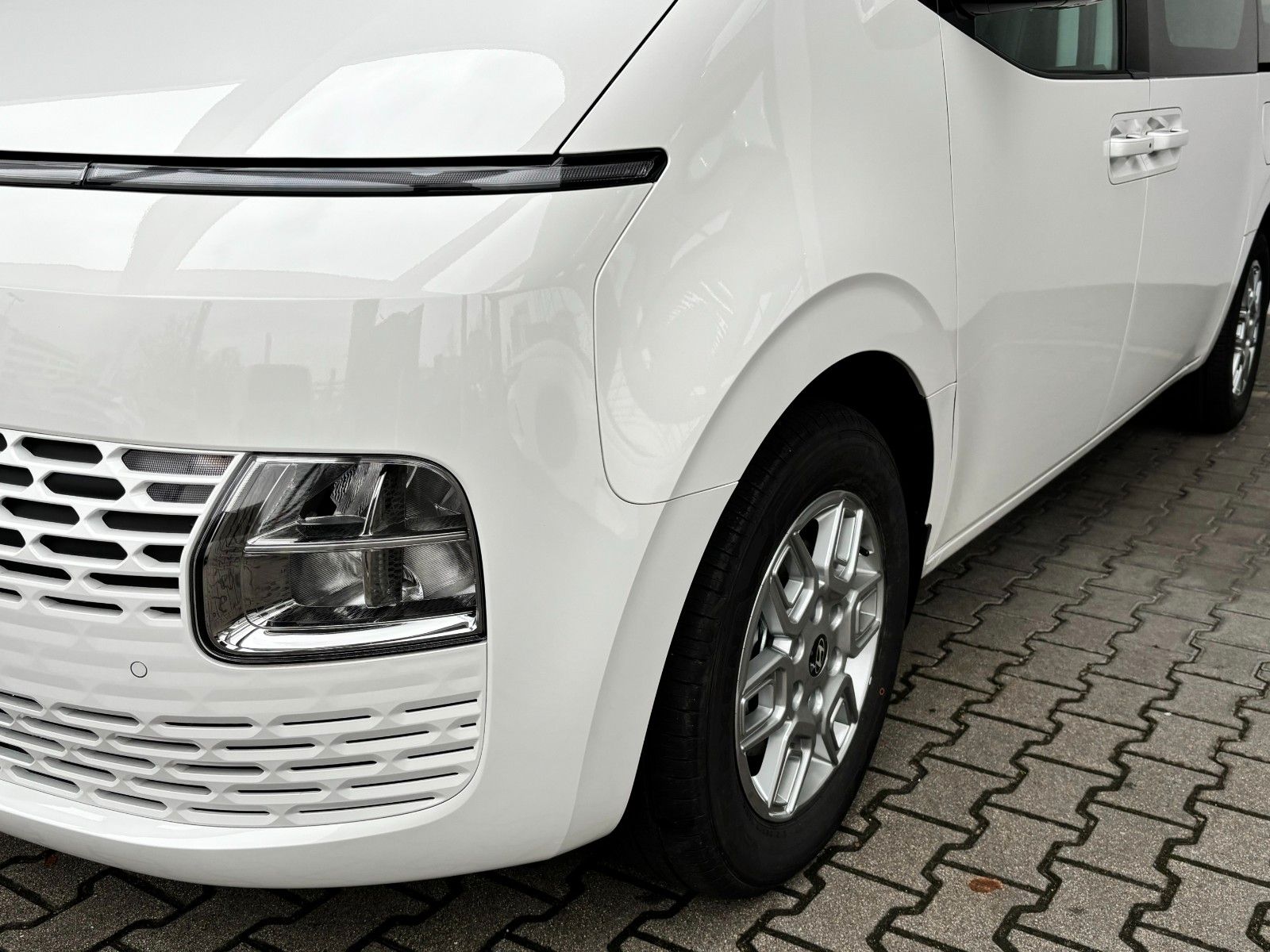 Fahrzeugabbildung Hyundai Staria HEV Trend 225PS Park-/Shuttle-Parket !