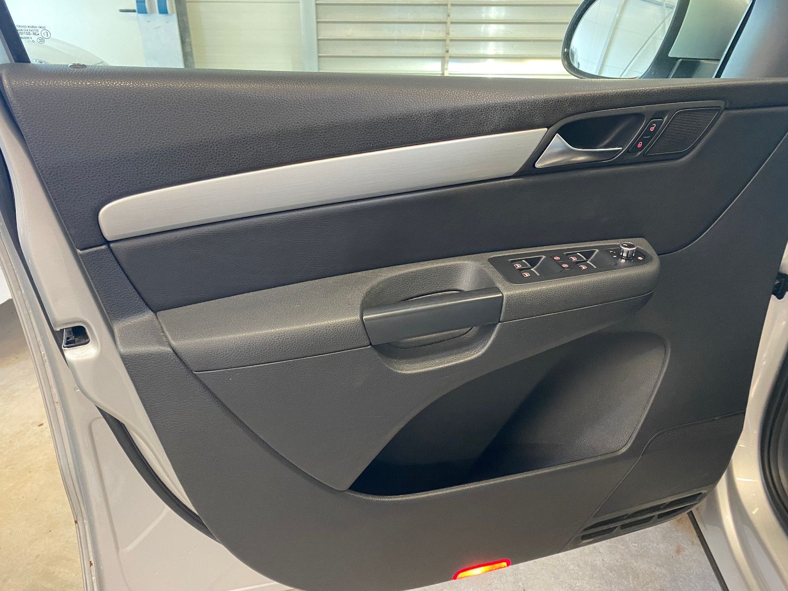 Fahrzeugabbildung Volkswagen Sharan Highline TDI DSG AHK DCC Pano Xenon Sthz