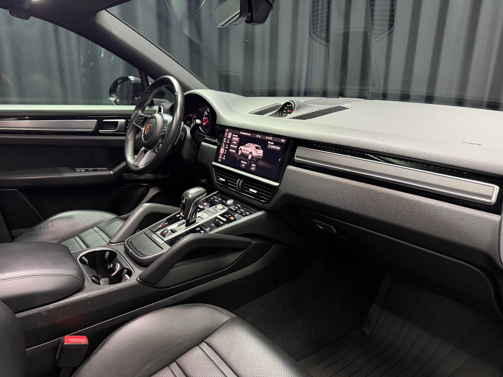 Fahrzeugabbildung Porsche Cayenne Coupe Basis |LED|LUFT|STDHZ