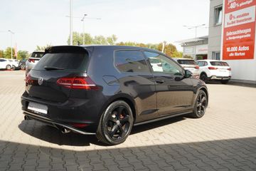 Volkswagen Golf - 6
