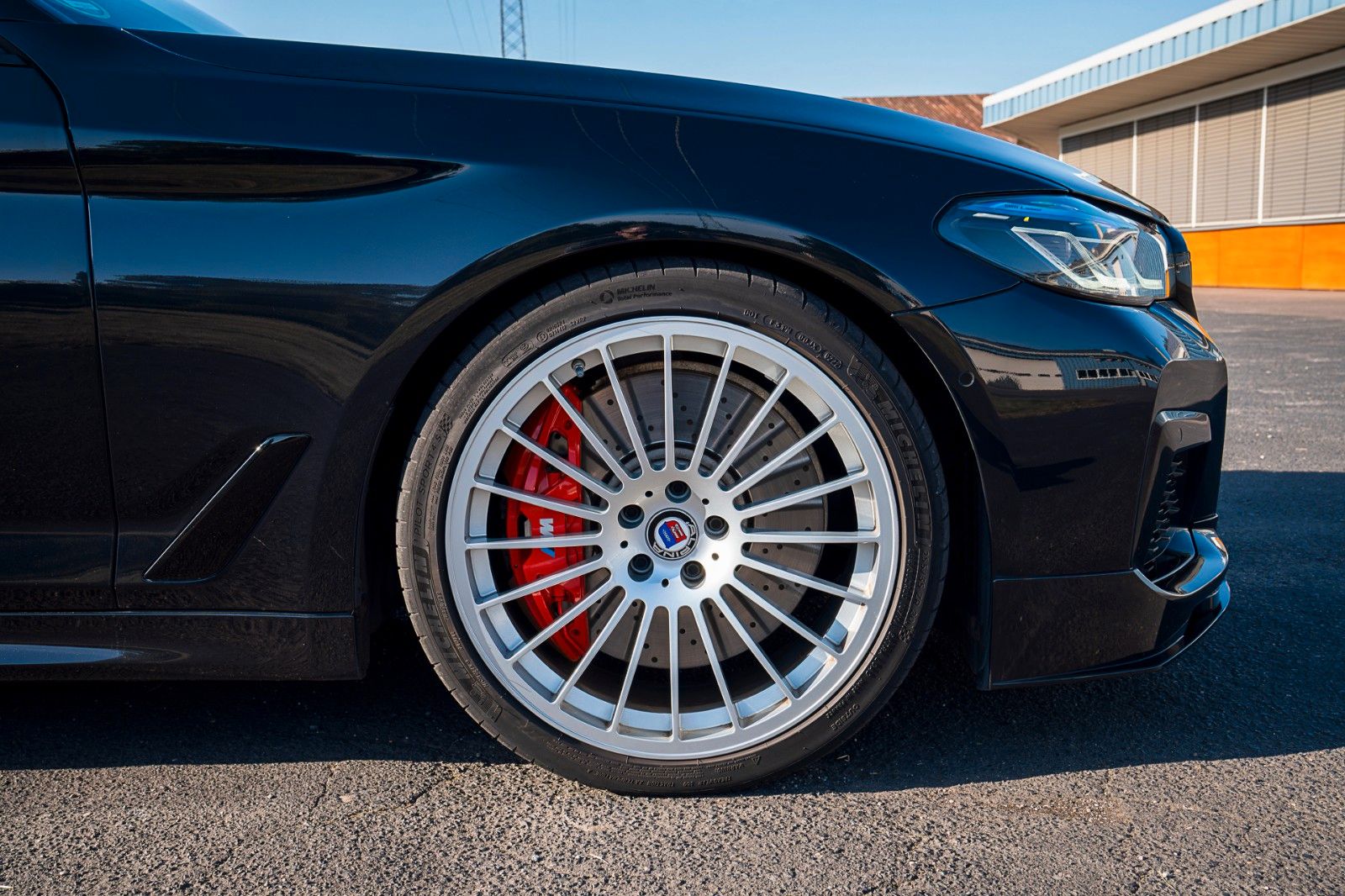 BMW 540i xD MSport, Individ. B&amp;W,HUD,360,AHK,Laser 