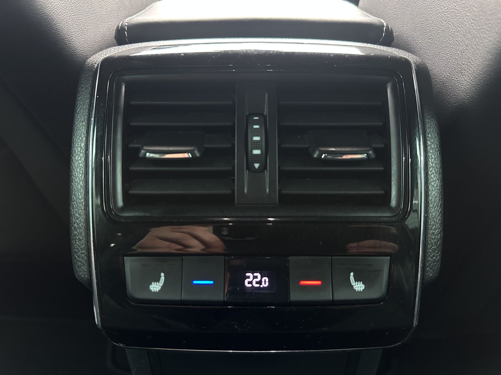 Fahrzeugabbildung SKODA Superb Combi 2.0 TDI Sportline NAV+LED+AHK+VCOCK
