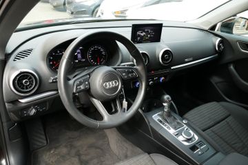 Fahrzeugabbildung Audi A3 Sportback 35 TFSI sport, Bi-Xenon