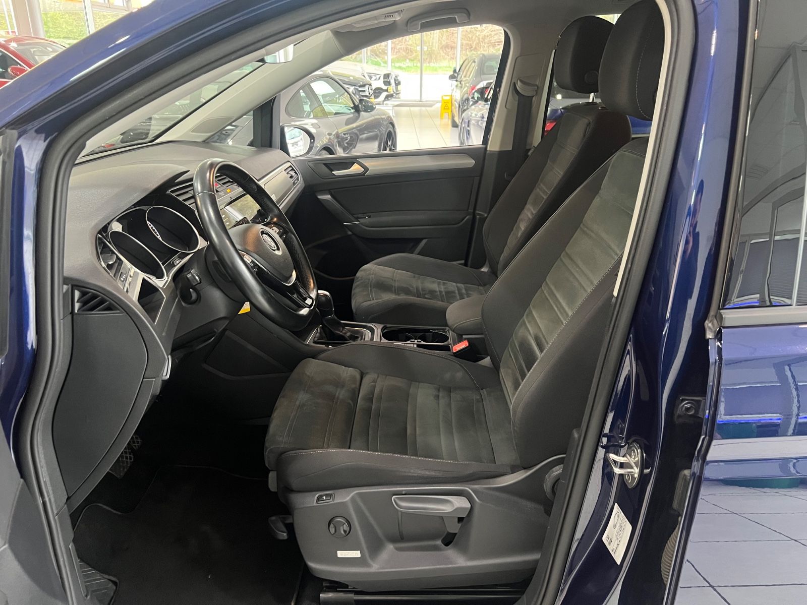 Fahrzeugabbildung Volkswagen Touran Comfortline 2.0TDI DSG ACC*NAVI*ALCANTARA
