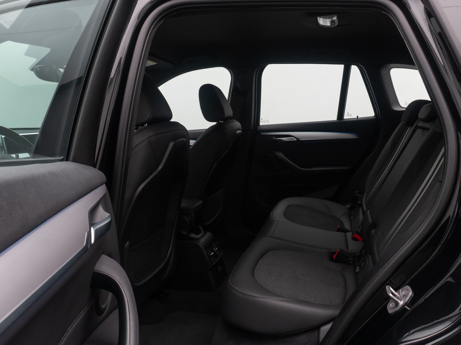 Fahrzeugabbildung BMW X1 xD25e M Sport Navi LED DAB GeschwindigReg 18"