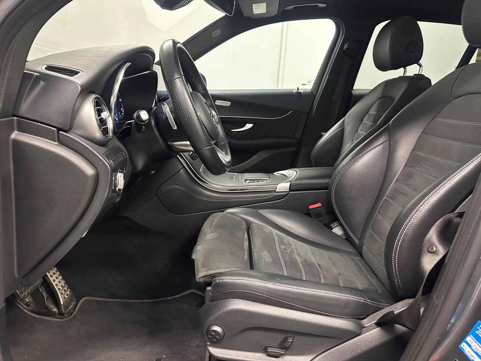 Fahrzeugabbildung Mercedes-Benz GLC 220 d 4MATIC AMG*PANO*360*HUD*AHK*DISTRO