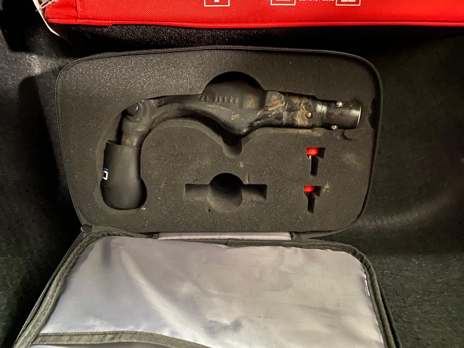 Fahrzeugabbildung Tesla Model Y Performance Long Range Dual AWD/AHK/
