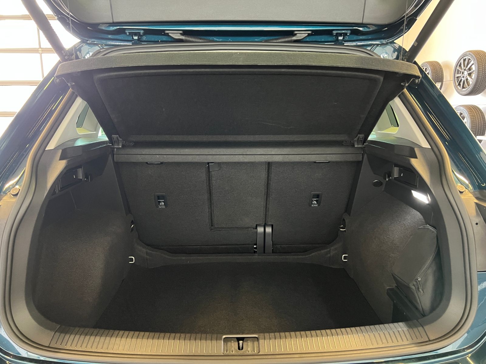 Fahrzeugabbildung Volkswagen Tiguan Elegance 2.0 TDI DSG *AHK, Matrix-LED, Na