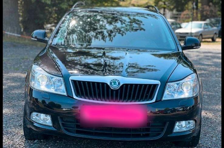 Skoda Octavia 2011 — салон