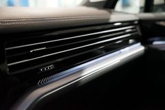 VW Touareg TDI R-Line | Leder | HuD | Luftfederung VW Touareg TDI R-Line | Leder | HuD | Luftfederung