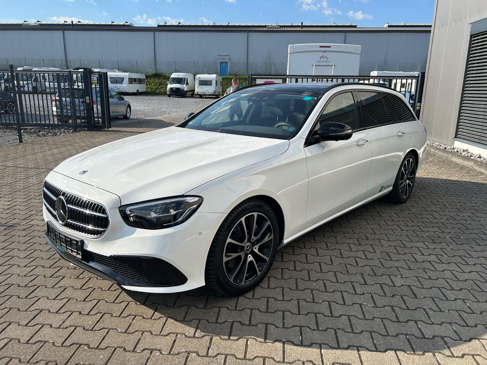 Fahrzeugabbildung Mercedes-Benz E 220  T d  Night Paket Pano Navi Kamera