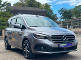 Mercedes-Benz T180d TEILLEDER NAVI SHZ PDC AHK KAMERA 1 HAND - Mercedes-Benz T-Class aus 2024