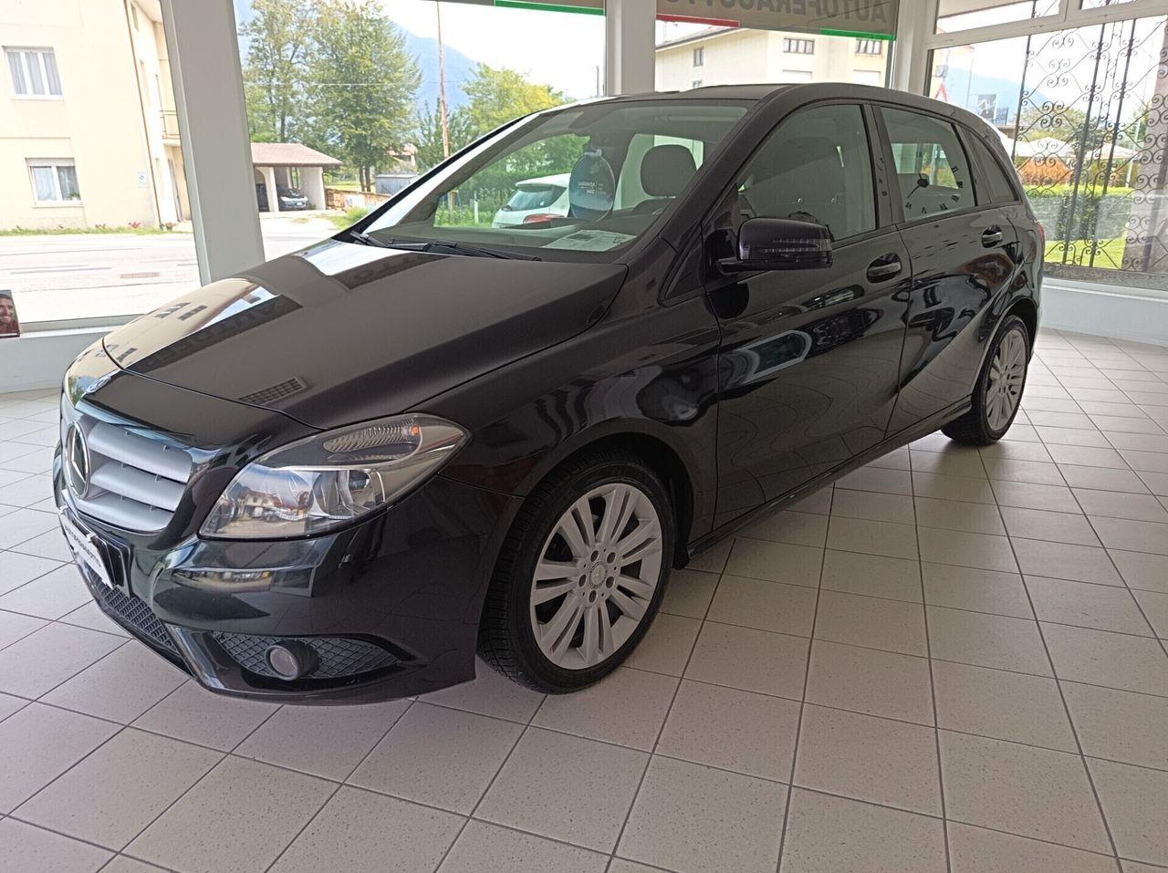 Mercedes-Benz B 180