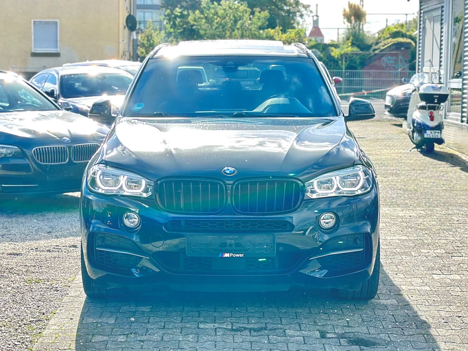 Fahrzeugabbildung BMW X5 M50 M SPORTPAKET*PANO+AHK*