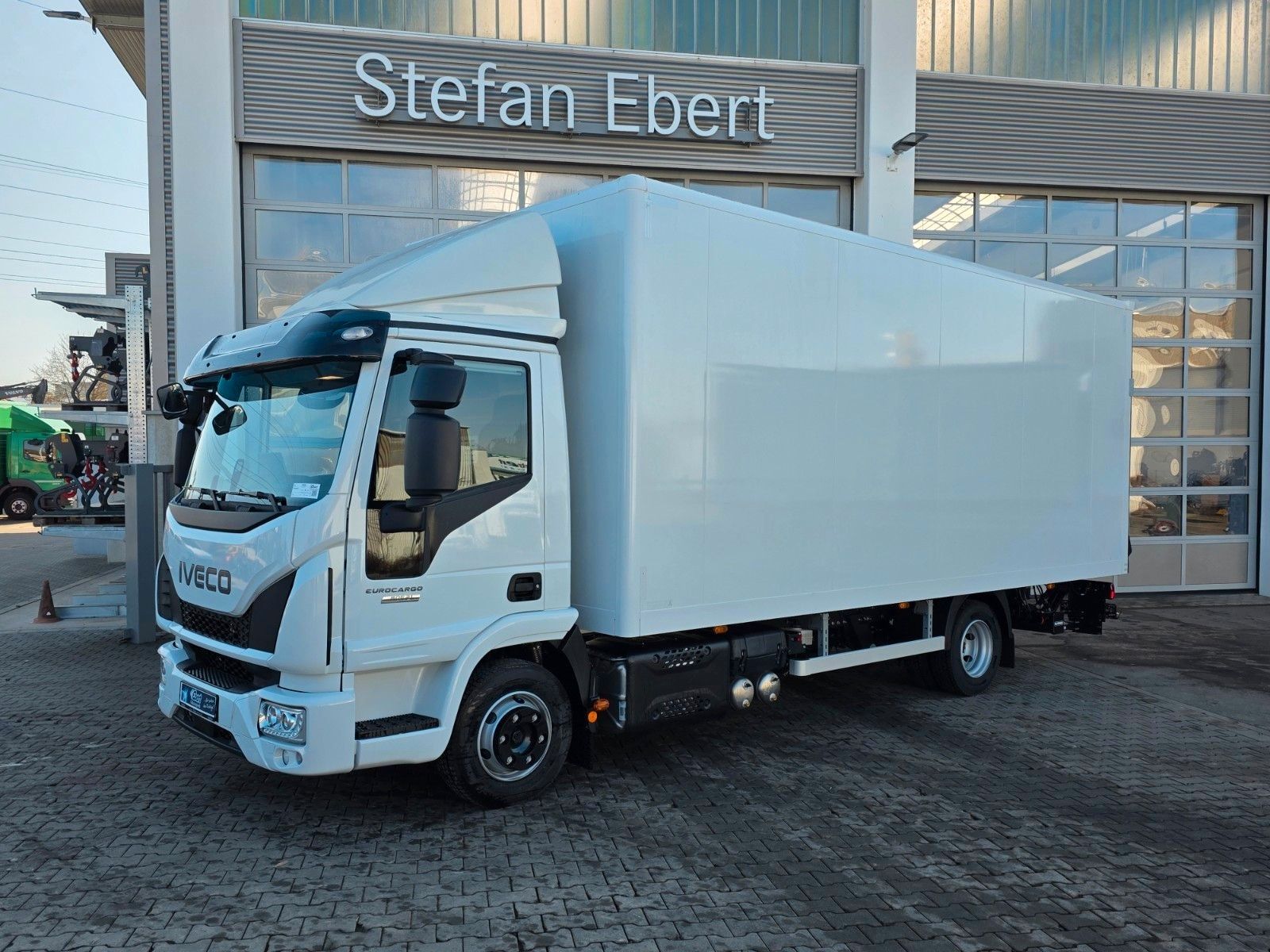 Fahrzeugabbildung Iveco Eurocargo ML80E21 Koffer LBW