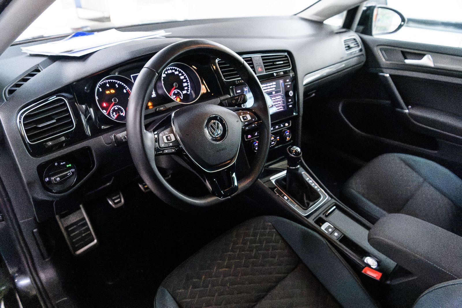 Fahrzeugabbildung Volkswagen Golf VII IQ.DRIVE +SHZ +ACC +NAVI
