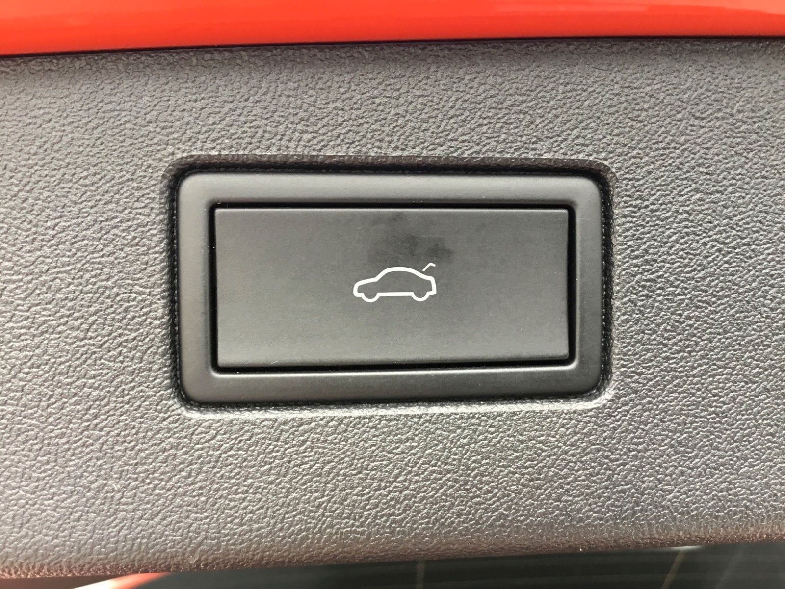 Fahrzeugabbildung Volkswagen Tiguan 2.0 TDI DSG 4M R-Line+AHK+20"+Pano