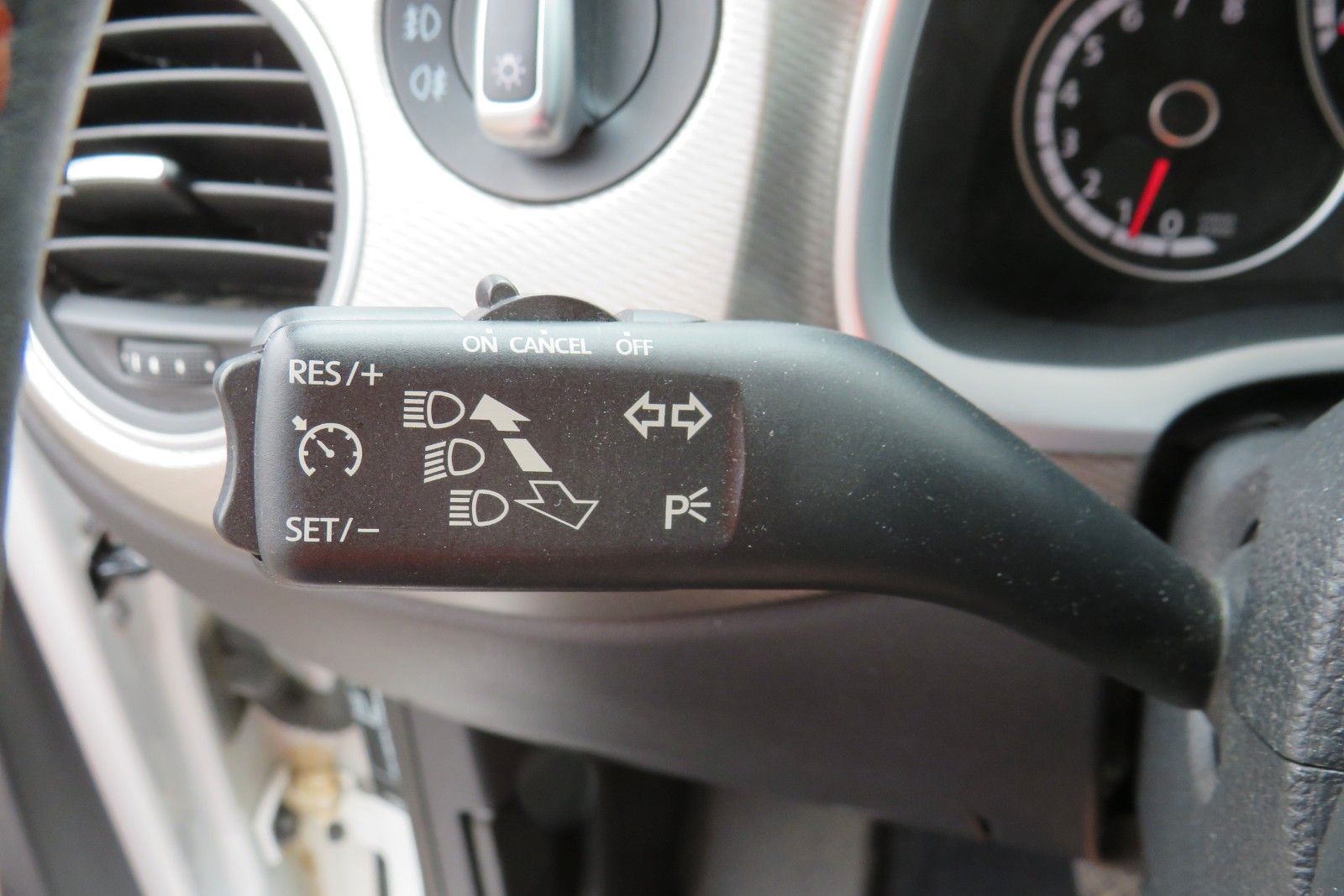 Fahrzeugabbildung Volkswagen Beetle Lim. Club XENON NAVI APP-CONNECT PDC 18`