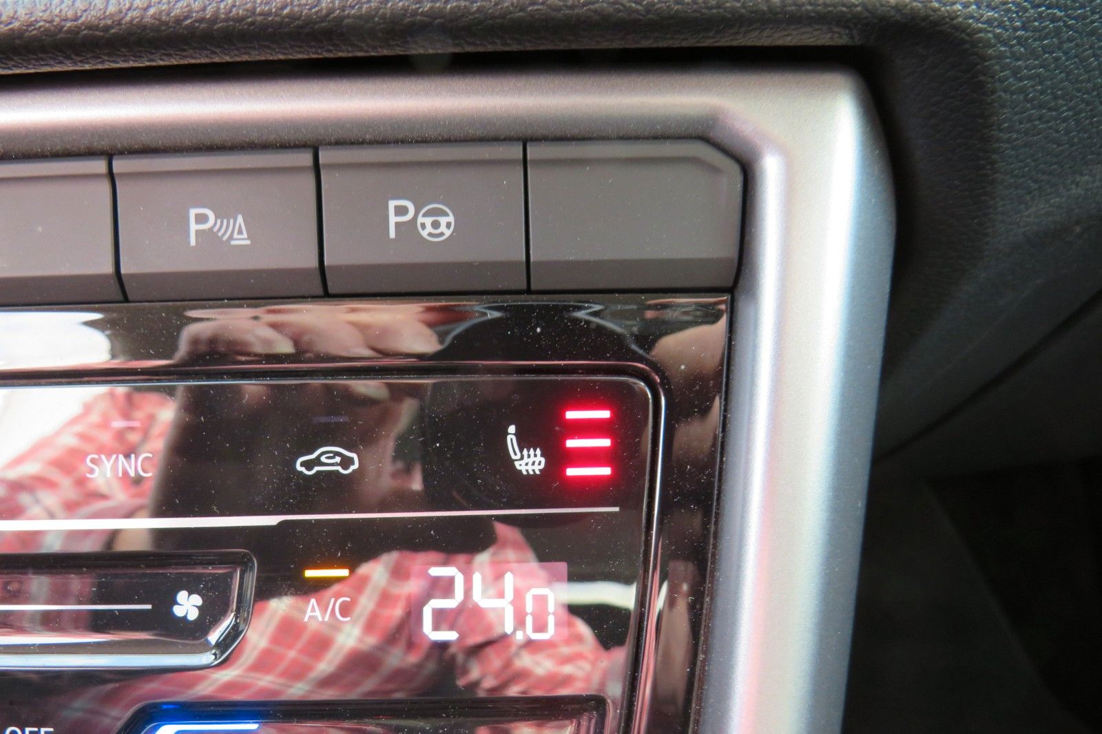 Fahrzeugabbildung Volkswagen T-Roc Life DSG AHK NAVI SITZH. APP-CON. LED 1Hd