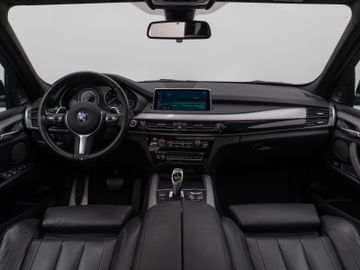 Fahrzeugabbildung BMW X5 xD40d M Sport Kamera Panorama HUD DAB H/K AHK