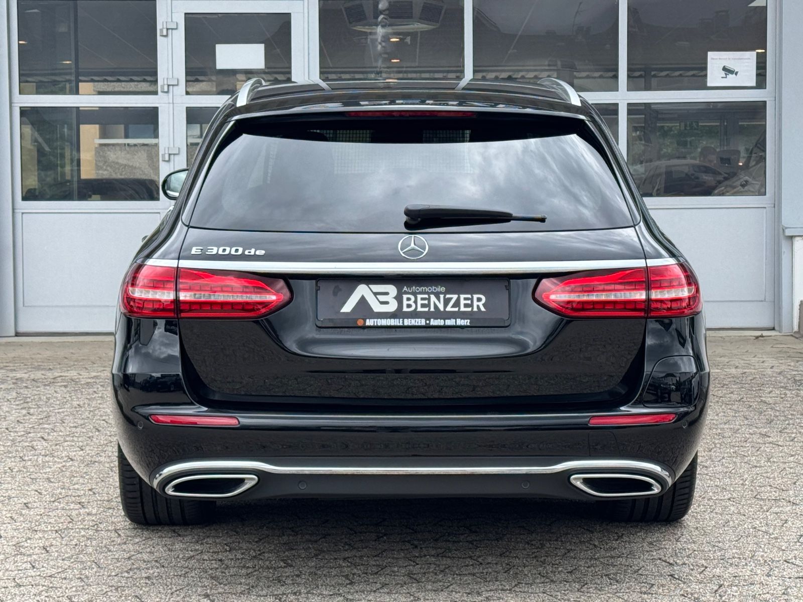 Fahrzeugabbildung Mercedes-Benz E 300 de/Plug-in/Leder/Ambiente/LED/360°Cam/SHZ/