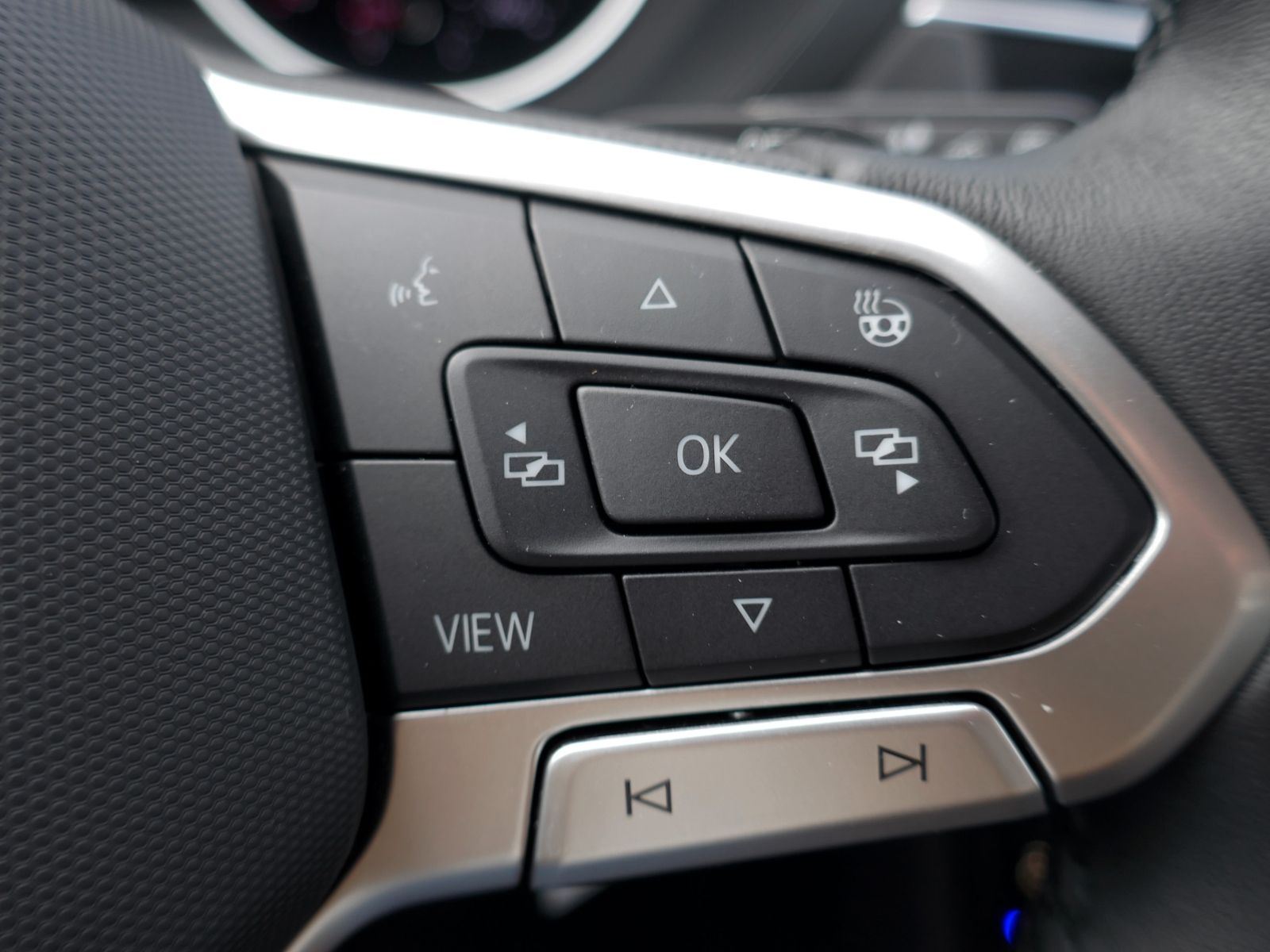 Fahrzeugabbildung Volkswagen Tiguan MOVE 2.0 TDI DSG | LED RFK ACC Navi