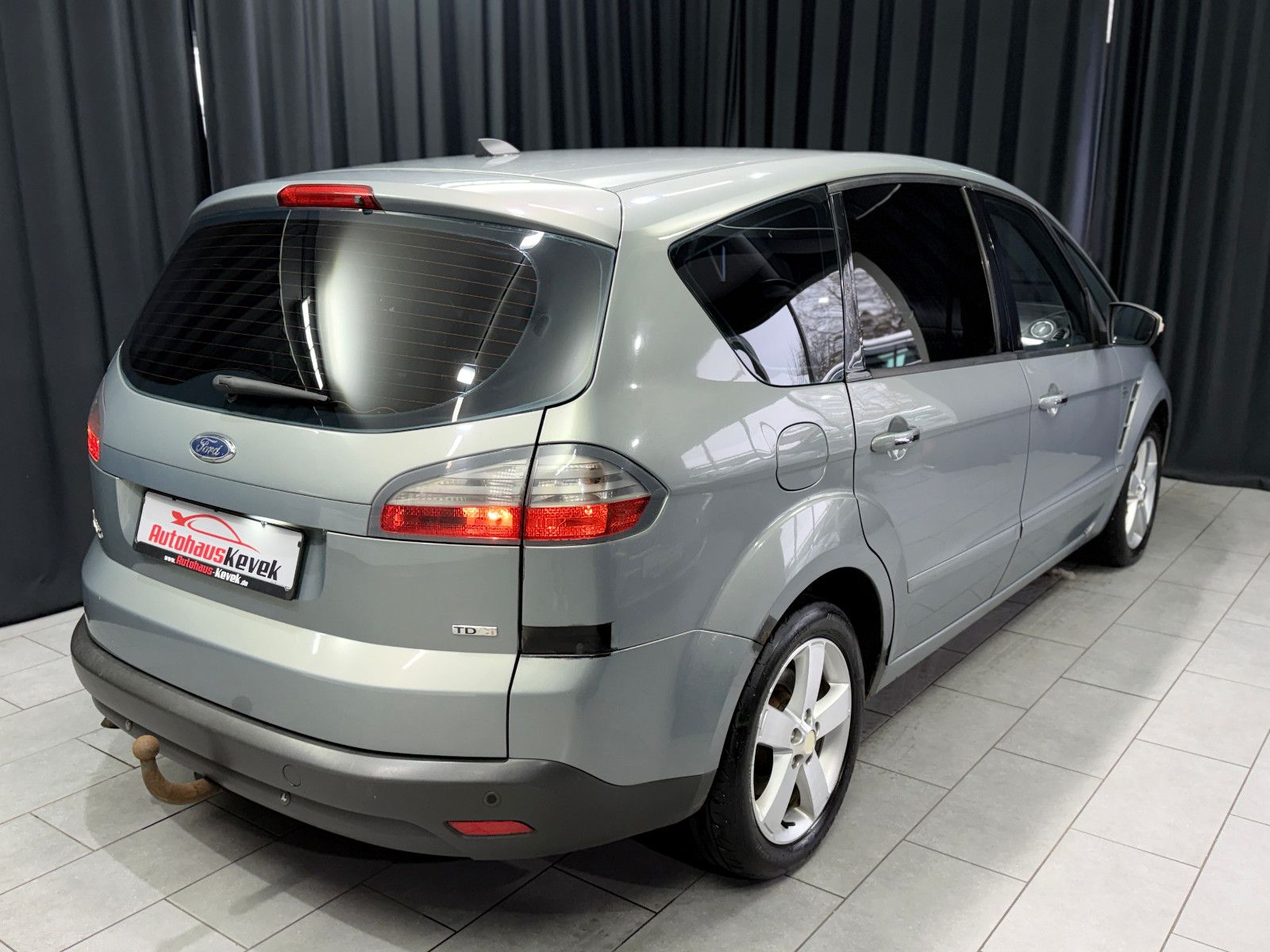 Fahrzeugabbildung Ford S-MAX Titanium|AHK|HU 05/2027
