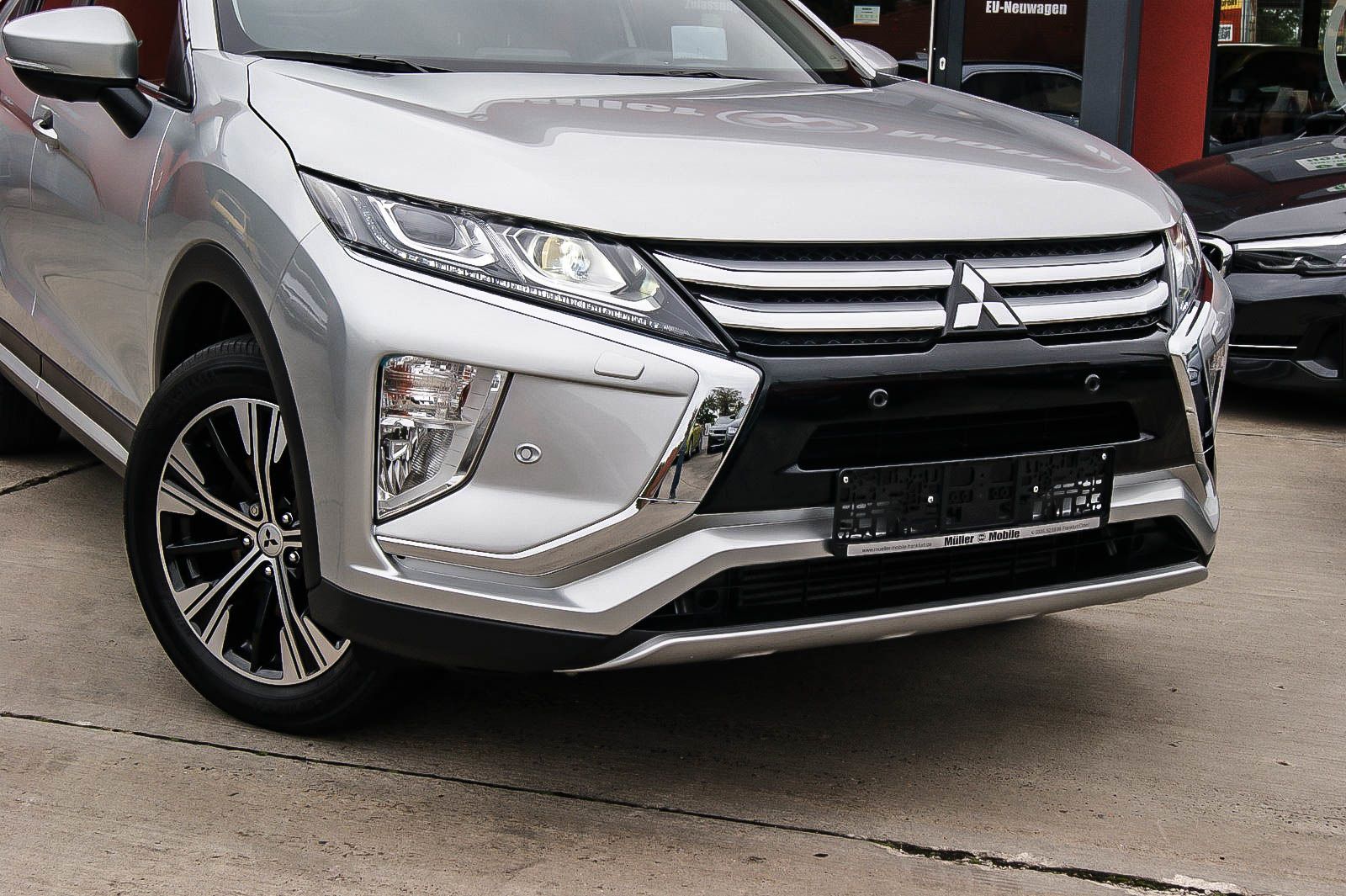 Fahrzeugabbildung Mitsubishi Eclipse Cross Intro Edition2WD 1HAND LED HEAD-UP