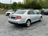 Volkswagen Jetta 1.6 V Trendline - Volkswagen Jetta: V6