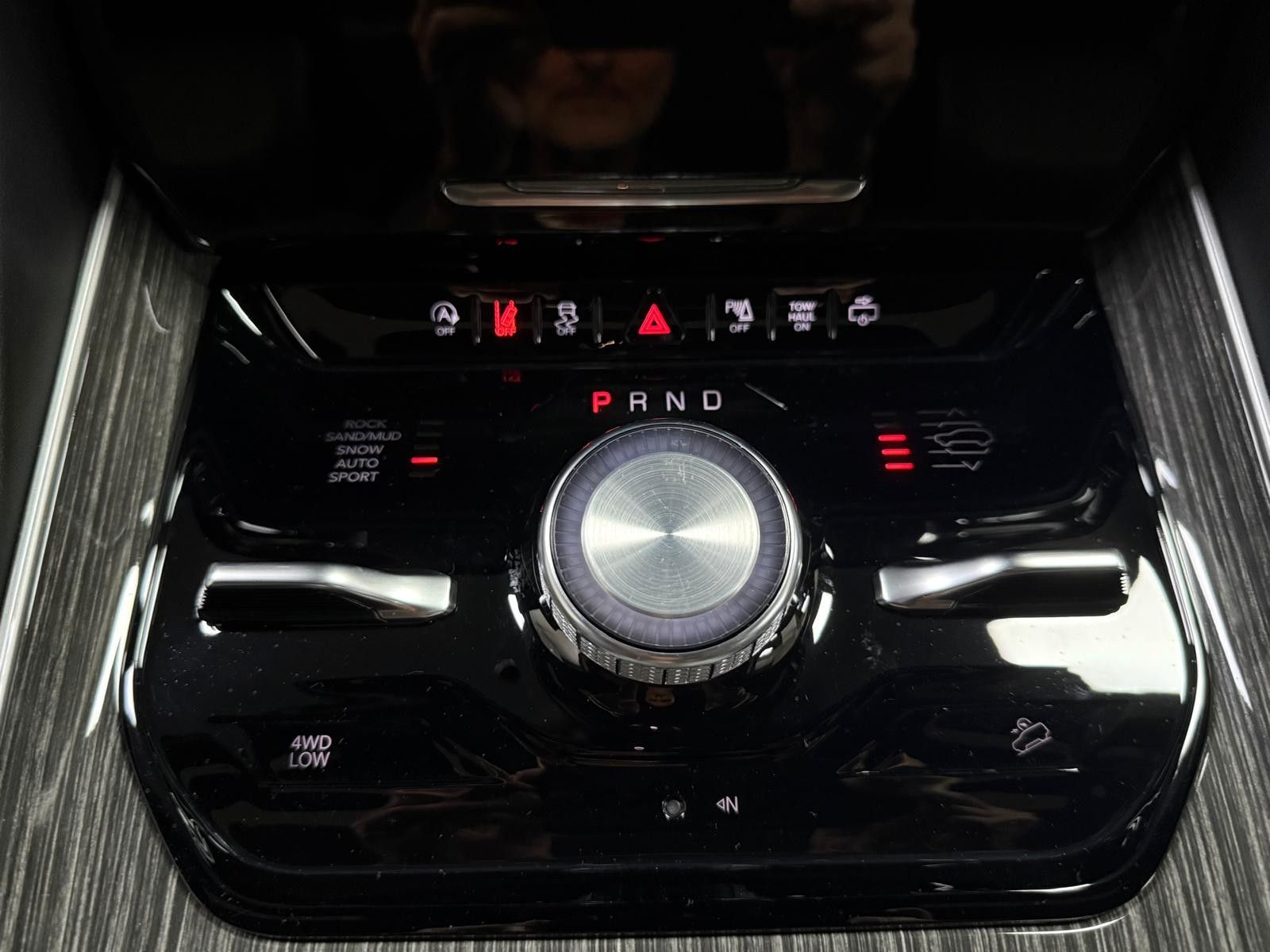 Fahrzeugabbildung Jeep WAGONEER SERIES III 5.7L-LUFTFED.-8 SITZE-LPG