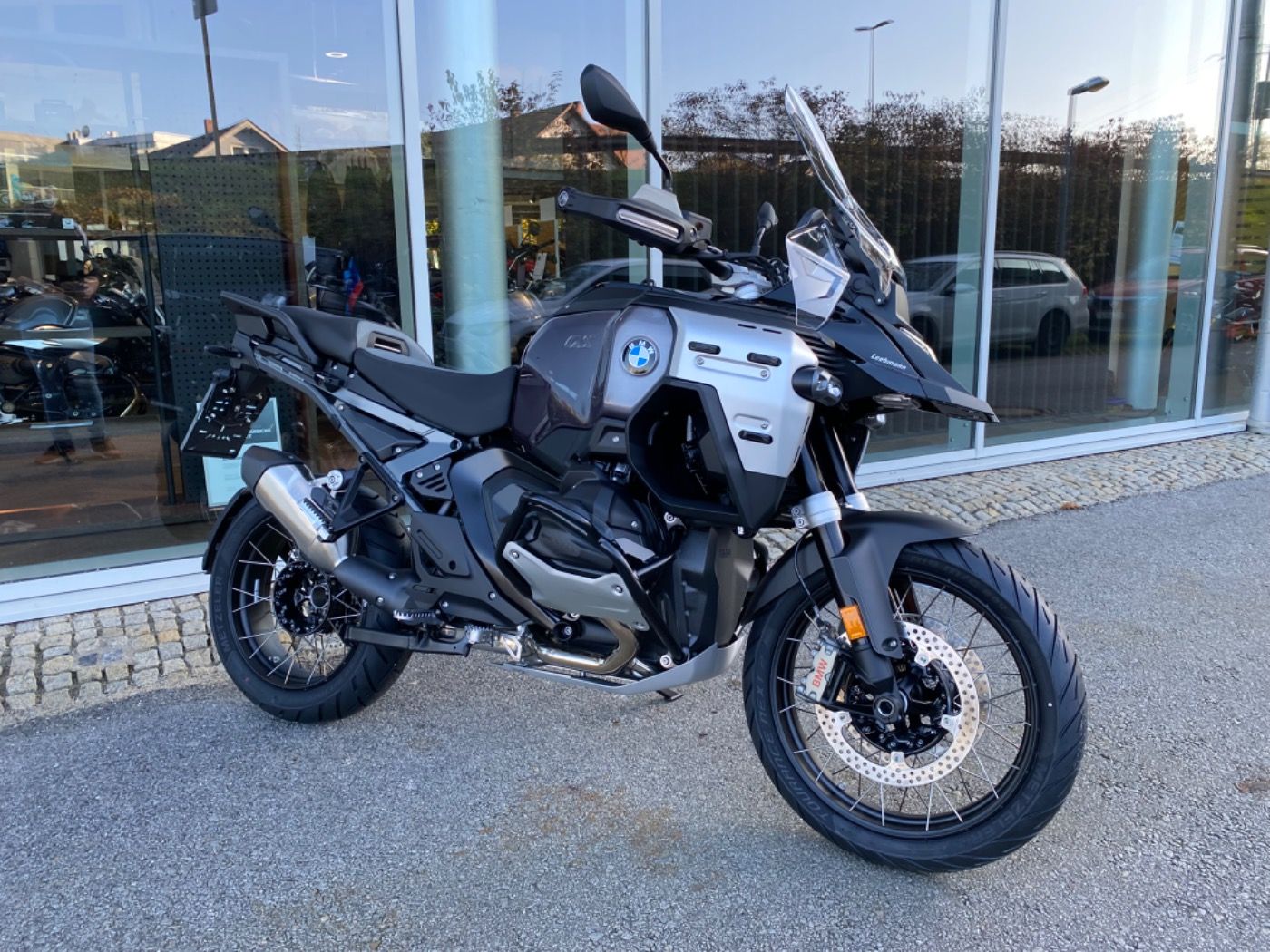 Fahrzeugabbildung BMW R 1300 GS Adventure Triple Black