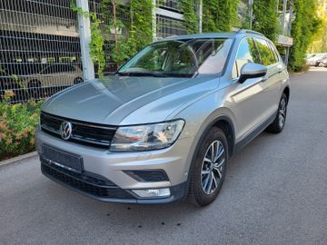 Volkswagen Tiguan - 1