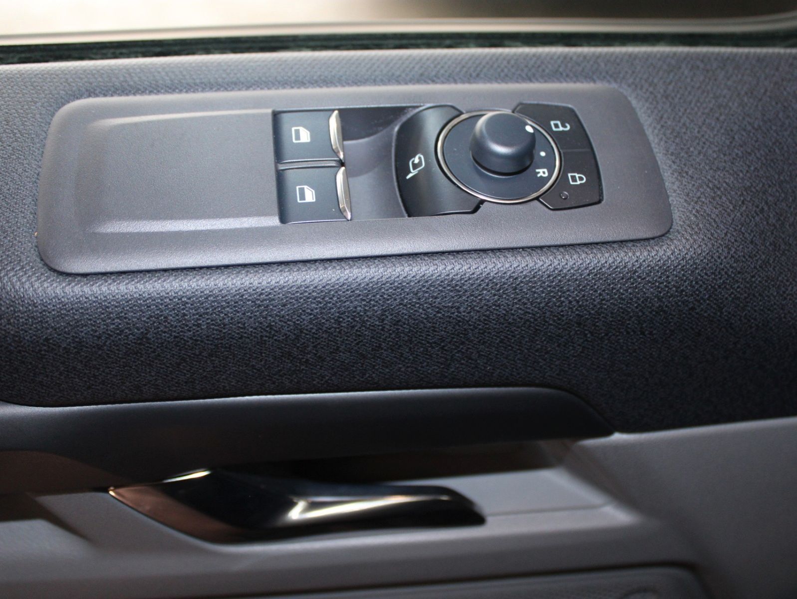 Fahrzeugabbildung Ford NUGGET L2 Titanium MARKISE + Aufstelldach SOFORT