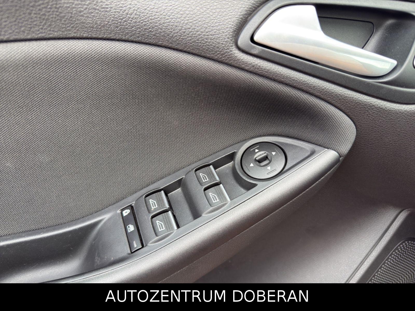 Ford Focus 2015 — photo 22