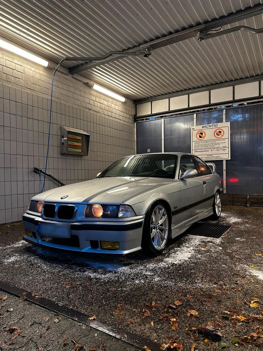 BMW 323