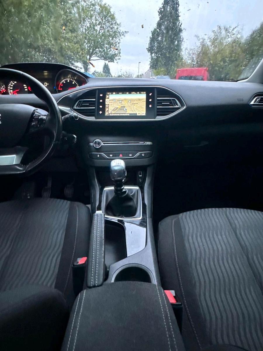 Peugeot 308 2015 — photo 8