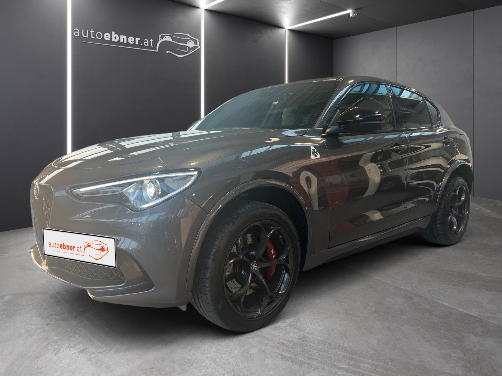 Alfa Romeo Stelvio Quadrifoglio Q4 AKRAPOVIC+ASSIST
