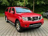 Nissan Navara 2.5 dCi 4x4 Doppel-Kabine Hardtop Klima - : Pickup, Kabine