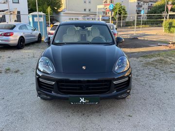 Porsche Cayenne - 4