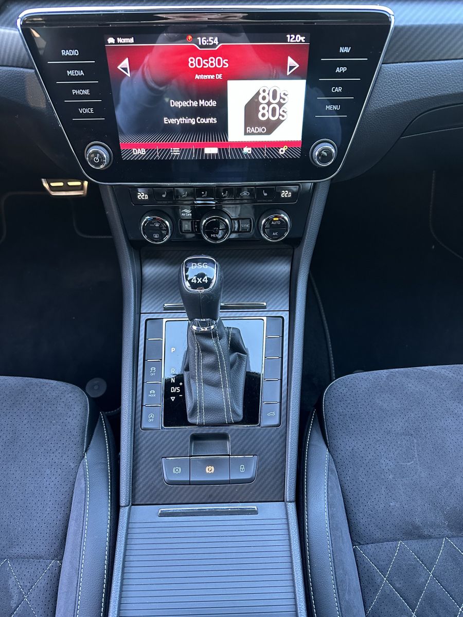 Fahrzeugabbildung SKODA Superb Combi 2.0 TSI Sportline 4x4 NAV+LED+AHK