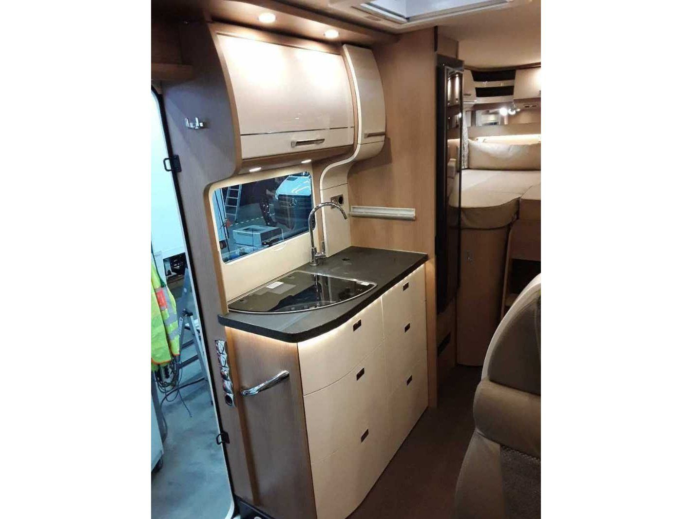 Fahrzeugabbildung Carthago c-tourer T143 LE Sprinter 417 DISTR 24"TV 3xBett