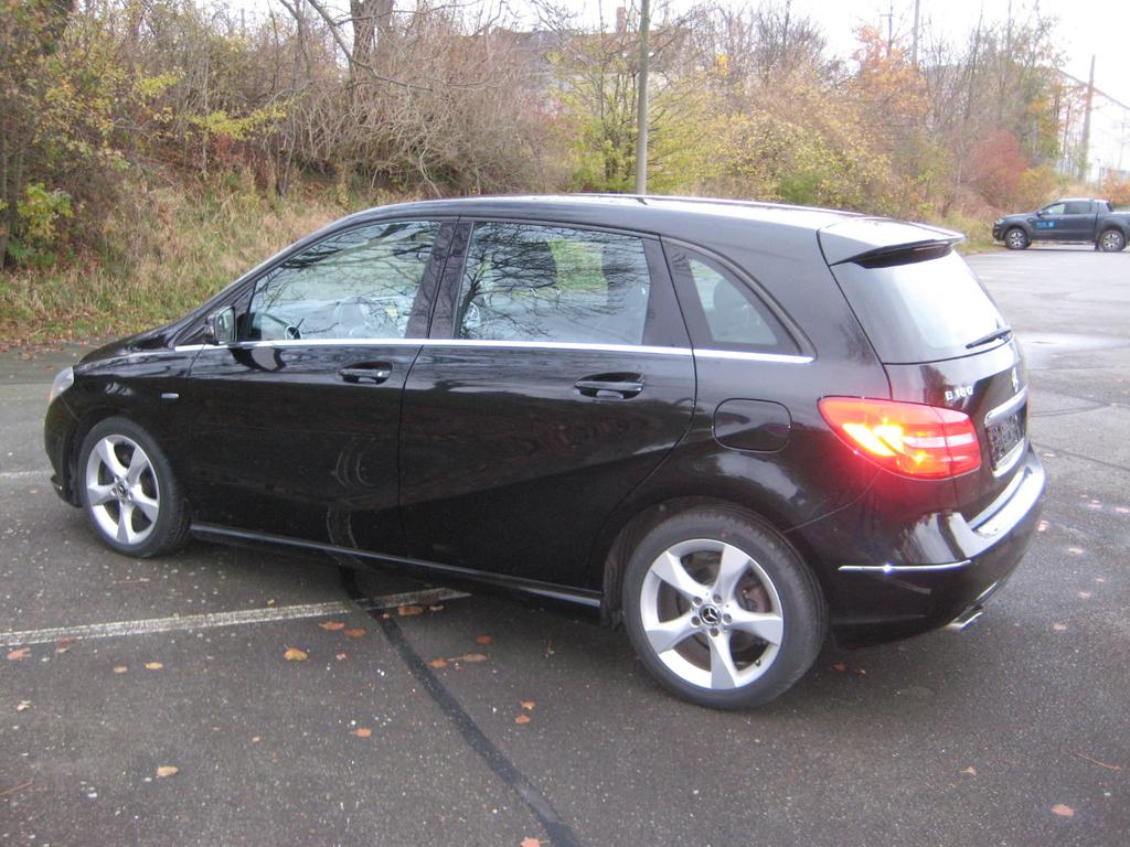 Mercedes-Benz B 180