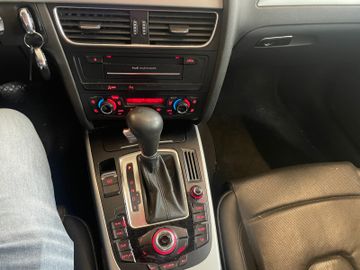 Bild 16 Audi A4 2.0 TFSI 155kW quattro Attraction nur Export